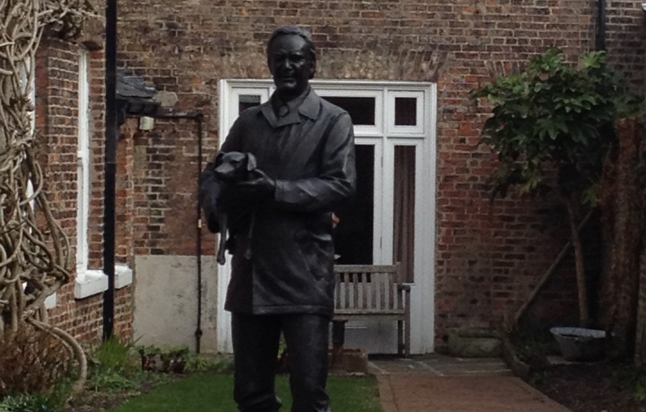 james Herriot Statue